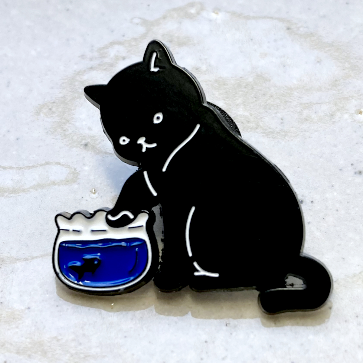 金魚鉢と黒猫 おさかなハンターネコ◆ピンバッジ ピンズ バッチ ブローチ◆かわいいニャンコ いたずらクロネコ拍卖