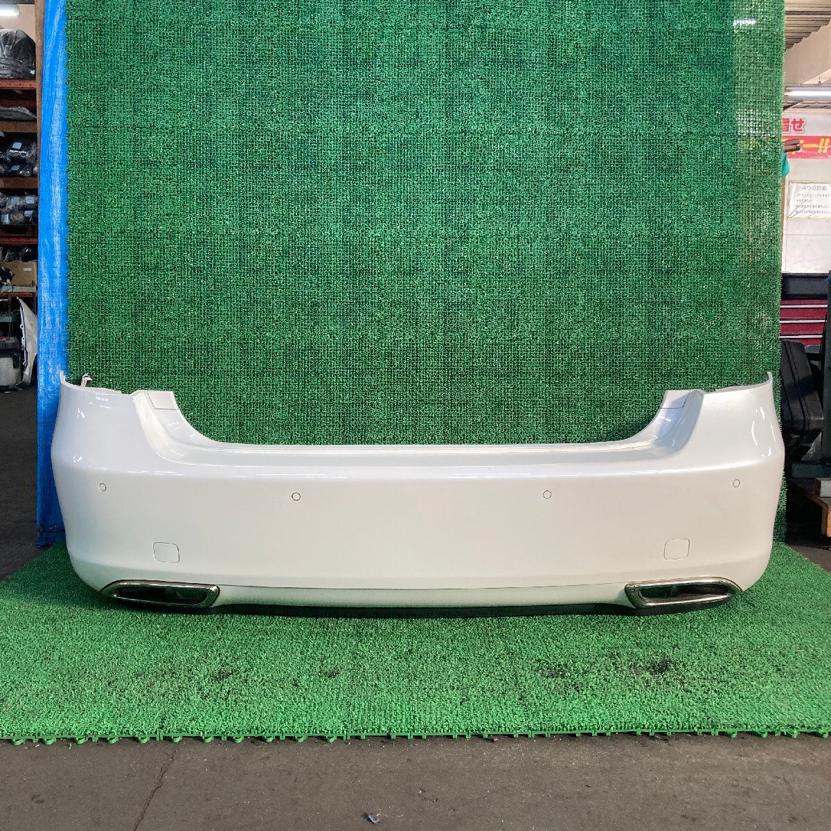 ♪♪値下げ再出品!! レクサス・LS USF40 リアバンパー カラー 077 ホワイト系(W2816)♪♪拍卖