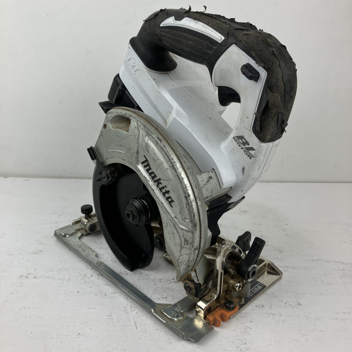 ЗЗ MAKITA マキタ 14.4v 125mm 充電式丸のこ バッテリーx1付 HS470D ホワイト 傷や汚れあり拍卖