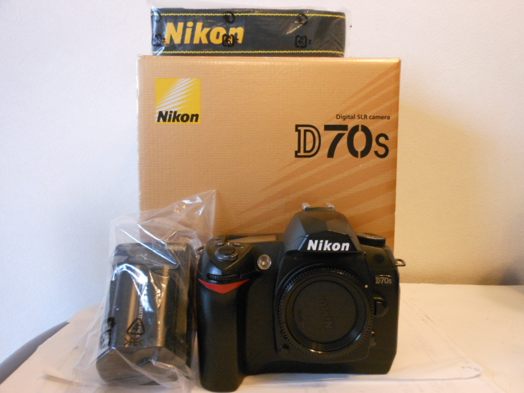 ☆希少極上美品級☆Nikon ニコン D70S デジタル一眼 即日発送 元箱・バッテリー2個付 メンテナンス済み拍卖
