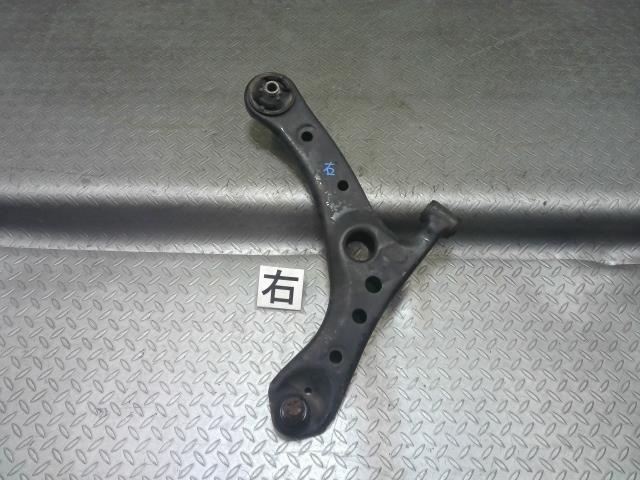 トヨタ(TOYOTA)※同梱不可※エスクァイア ZRR85G 右フロントロアアーム 品番 48068-29255拍卖