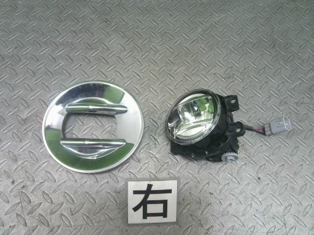 ダイハツ(DAIHATSU)※同梱不可※キャスト LA260S 右フォグランプ 品番 81210-B2510 カバ-付 LED拍卖