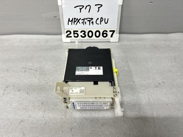 アクア NHP10 MPXボディコンピュ-ター 室内 ヒューズボックス 後期 S スタイルブラック 1F7 F-2.1 015556拍卖
