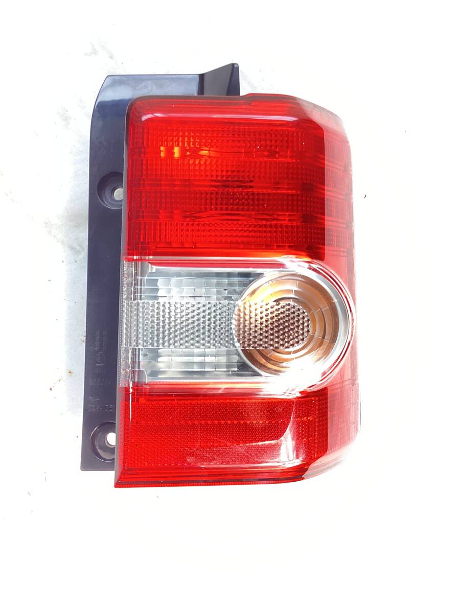 ダイハツ ムーヴコンテ 右テールランプ拍卖