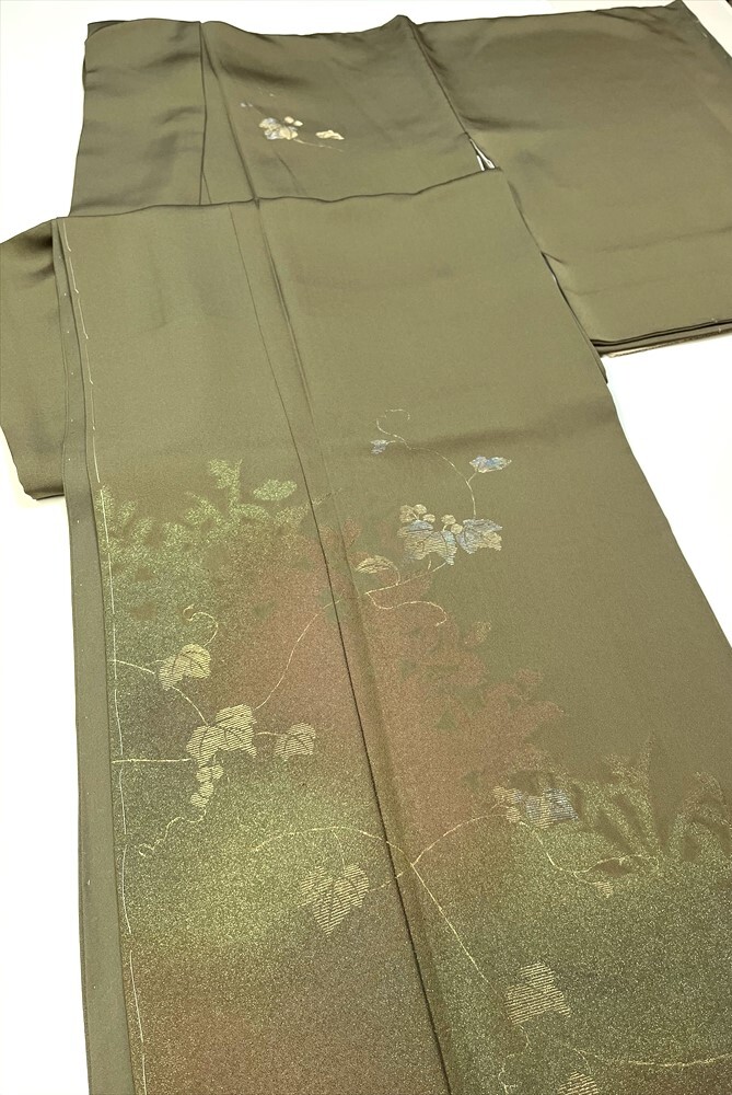 花とら●リサイクル着物 鶯色 縫い取りお召 未着用品 超美品 葡萄 金糸 250414拍卖