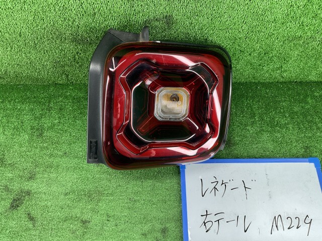 ジープ レネゲード 3BA-BU13 右テールランプ リミテッド拍卖