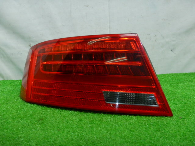 15B】【送料記載】 アウディ A5 2.0TFSI 左テールレンズ 8T8 945 095 F 8T8945095F LED ブレーキランプ 【501171】拍卖