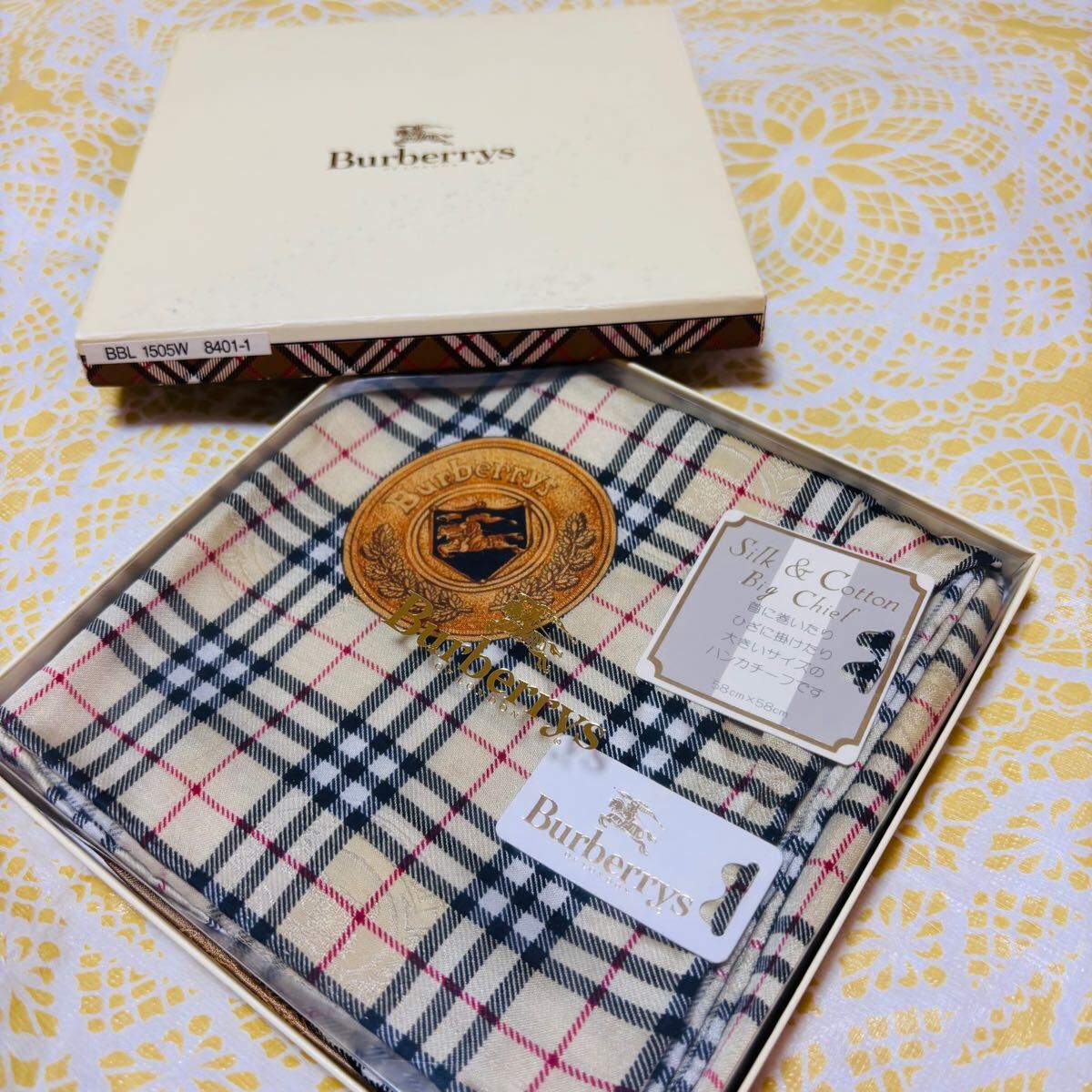 【シルク】新品/BURBERRY/正規品/未使用/スカーフ/匿名発送/バーバリー/ホースマーク/ノバチェック女性/ストール/定番柄/大判ハンカチ/58cm拍卖