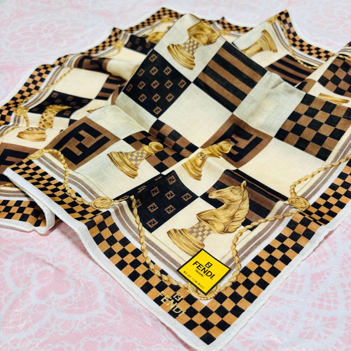 【人気柄】新品/FENDI/ハンカチ/正規品/フェンディ/未使用/即決/ハイ匿名発送/ズッカ柄/ロゴ/綿100%/ブランド/茶色ブラウン/チェス/メンズ拍卖