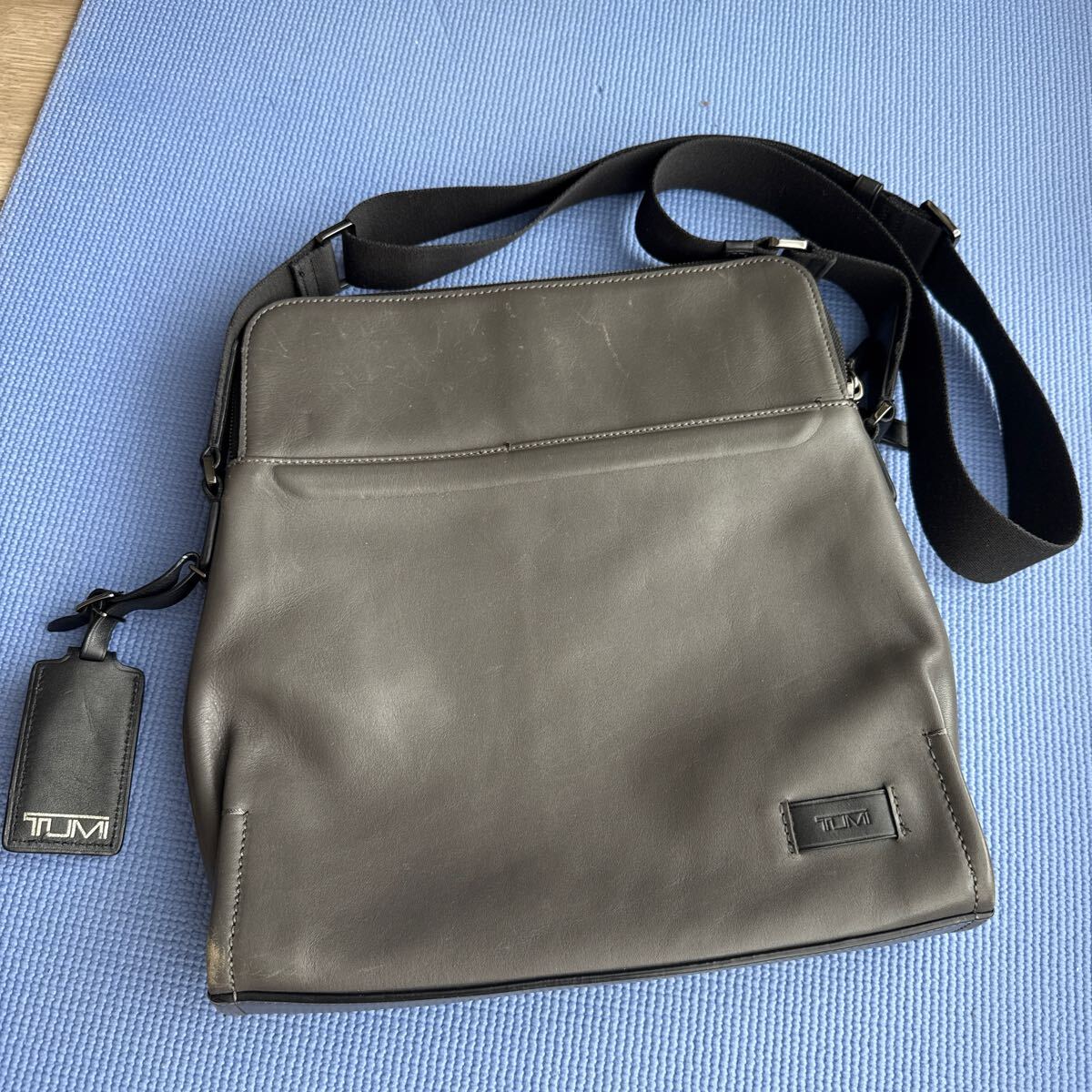 ショルダーバッグ TUMI 斜め掛け トゥミ拍卖