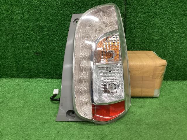 パッソ DBA-KGC30 右テールランプ プラスハナ R65 81550-B1240拍卖