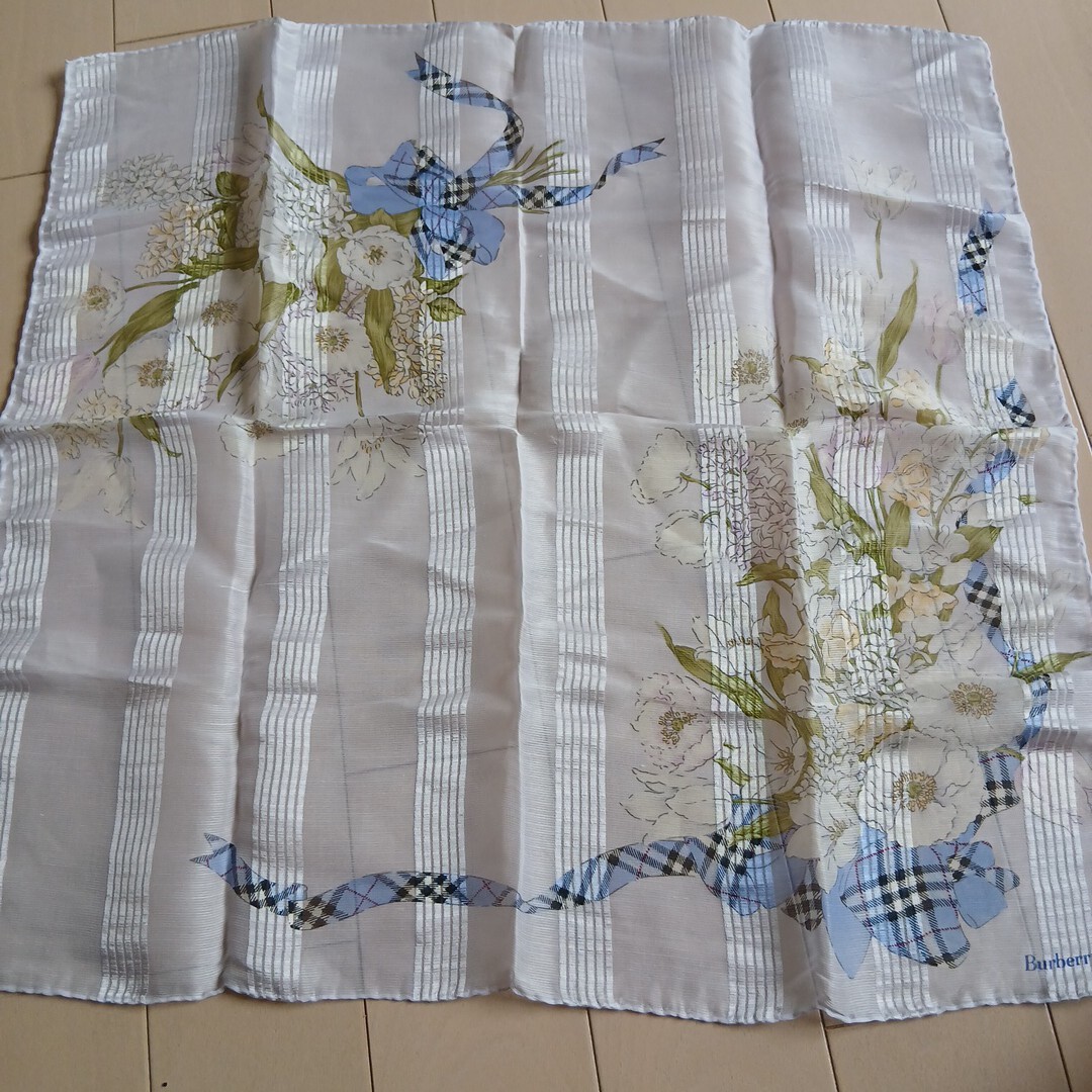 バーバリー大判ハンカチ スカーフ 花束チェックリボン シルク混拍卖