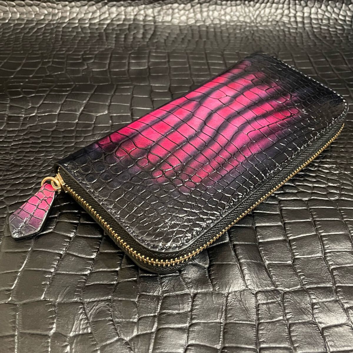 ■革の王様■クロコダイル ラウンドファスナー 長財布 グラデーション ピンク ブラック ゴールドファスナー ウォレット ワニ革 牛革 本物拍卖