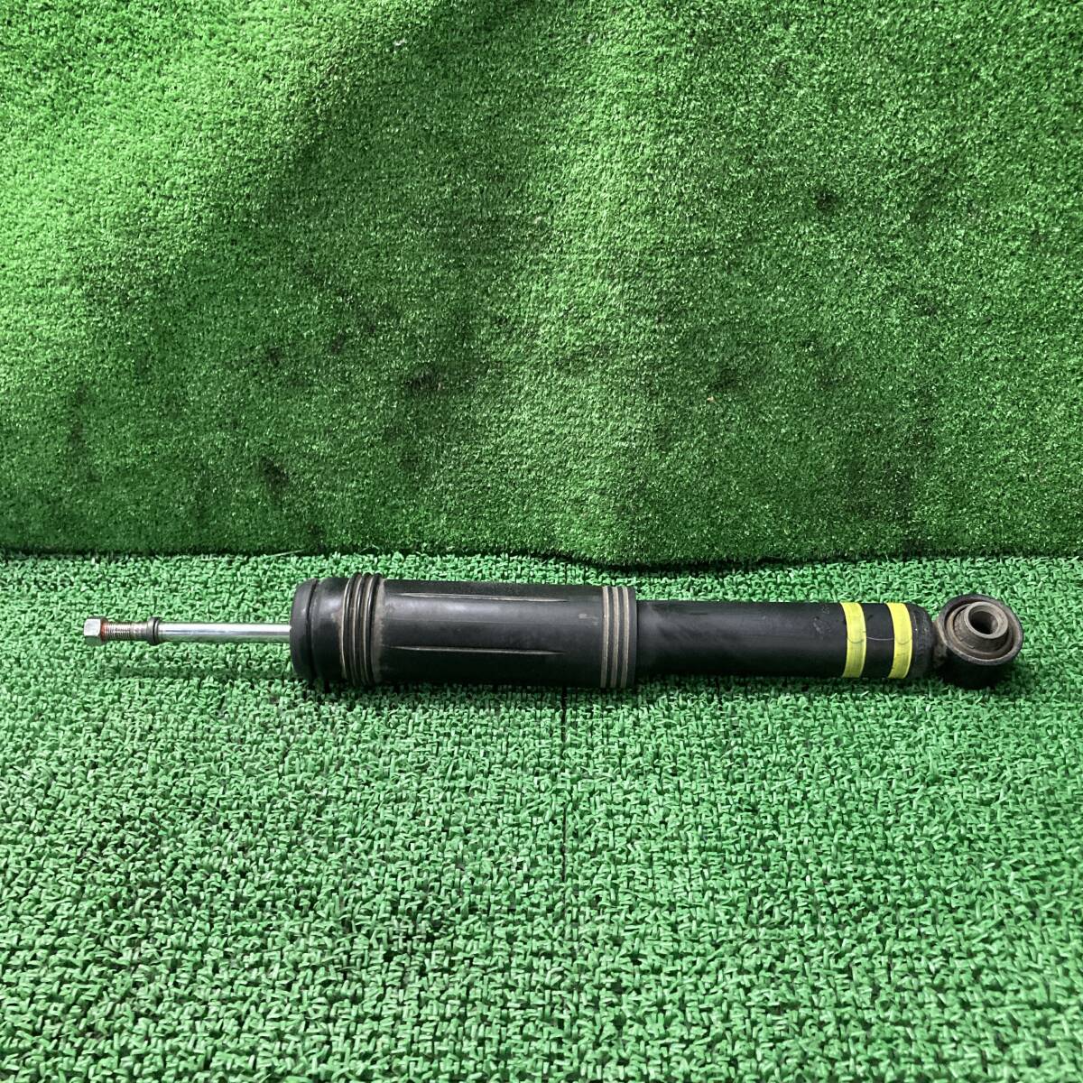 ★☆プリウス S ZVW50 リアショックアブソーバー① 純正 KYB(A0625)☆★拍卖