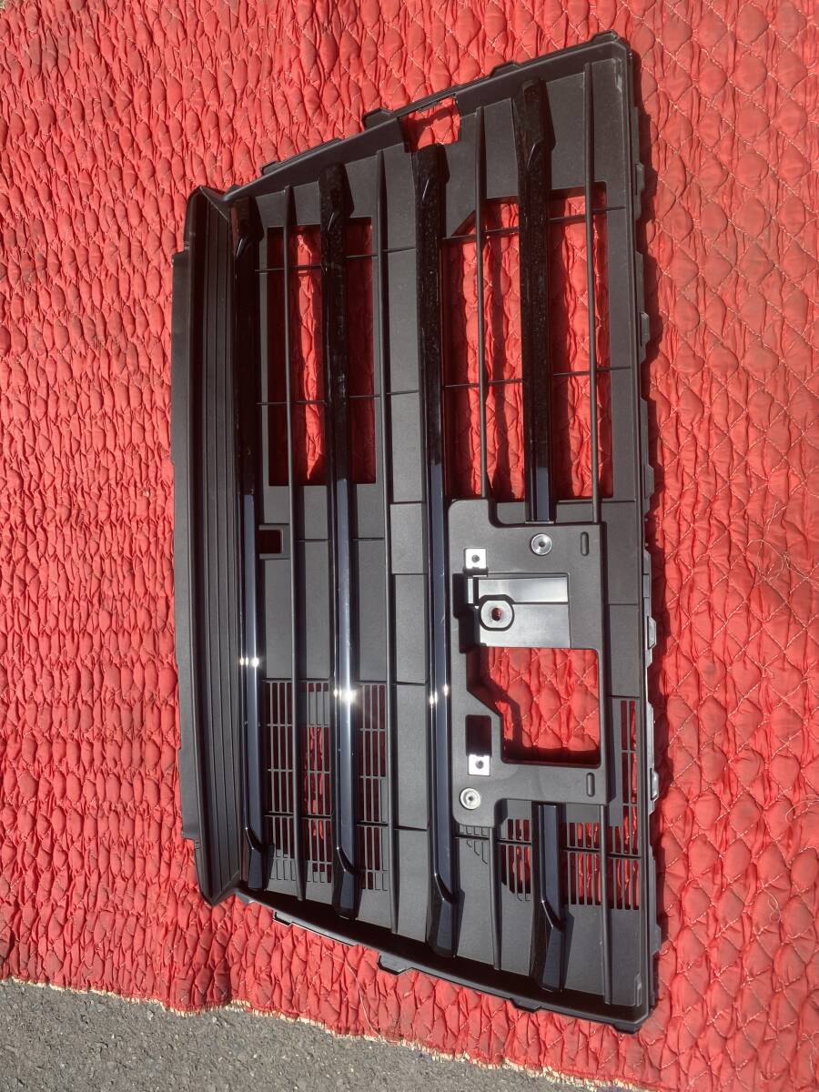 ◆P520-4◆新車外し◆ダイハツ純正◆LA600Sタント◆Fバンパーインナ-グリル◆53111-B2E00◆拍卖