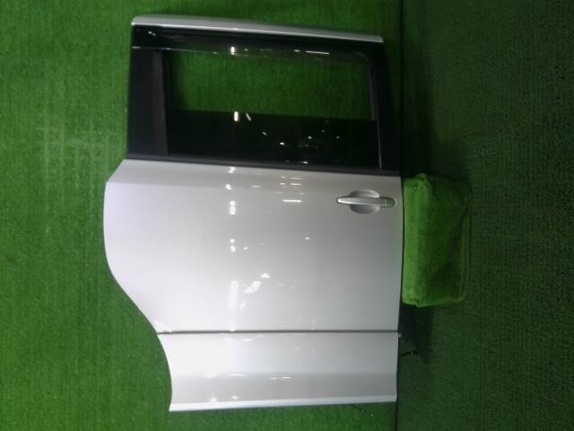 ノア DBA-ZRR70W 右後ろ 右リア スライド ドアASSY S 8人 3ZR-FE 1F7 銀 シルバー 67003-28520拍卖