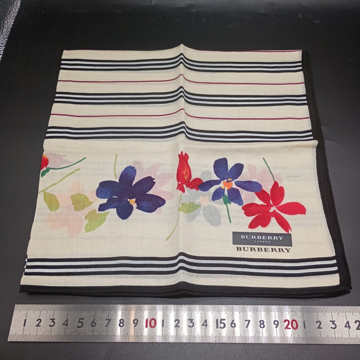 BURBERRY バーバリー ハンカチ 花柄 ストライプ ベージュ ふちブラック no.3018拍卖