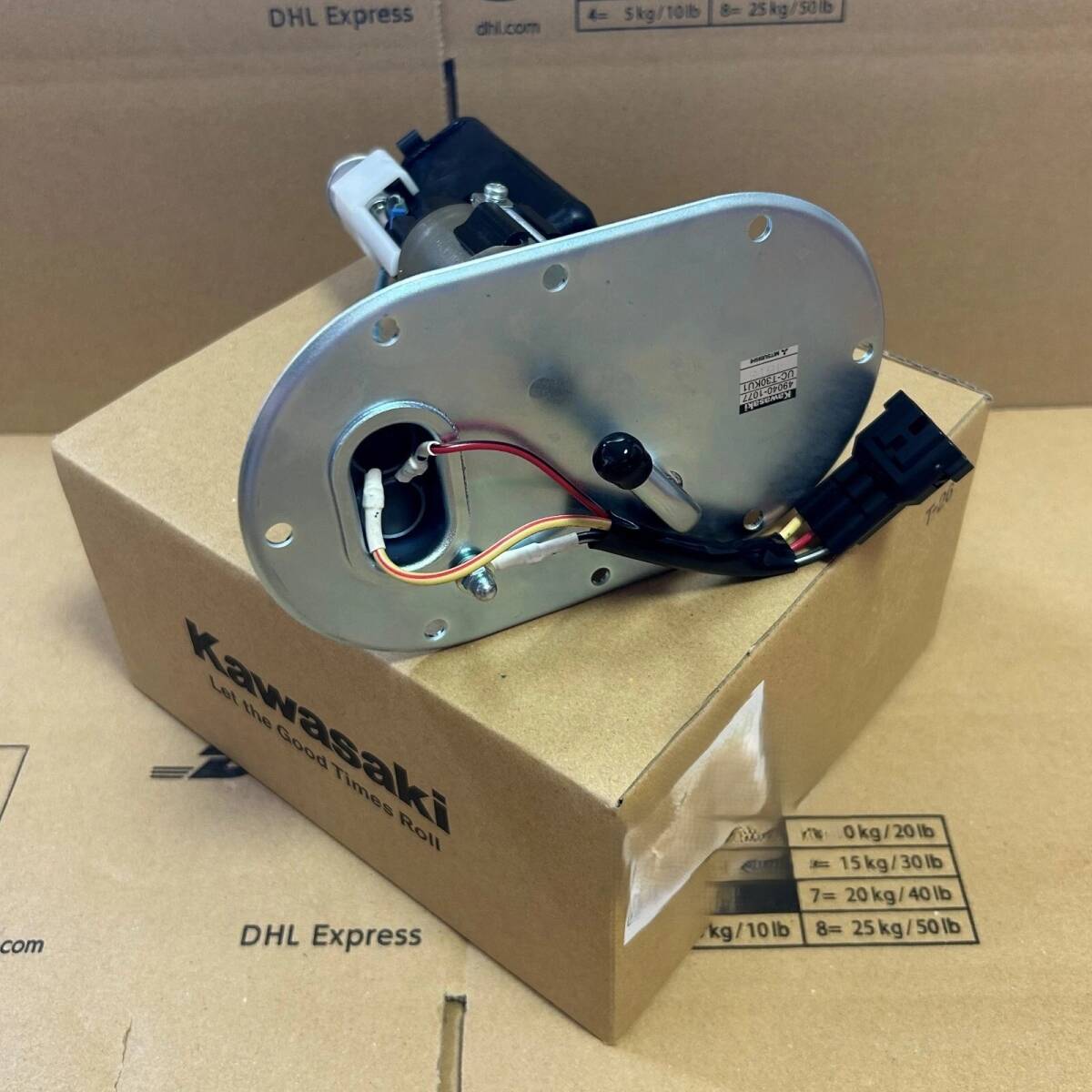 カワサキ 純正 未使用 ニンジャ ZX-12R 2002-2006 燃料ポンプ Kawasaki Genuine 2002-2006 Ninja ZX-12R PUMP FUEL 拍卖