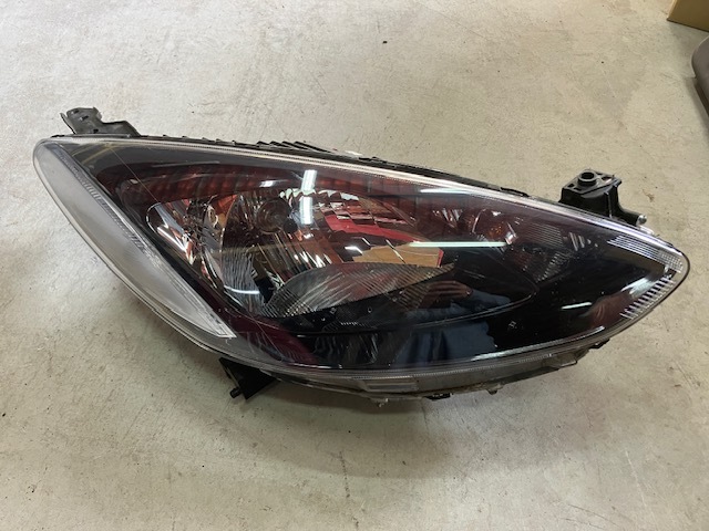 マツダ★デミオ★純正ヘッドライトASSY右側★運転席側★STANLEY P6514 P7217★DE3FS DE5FS 拍卖
