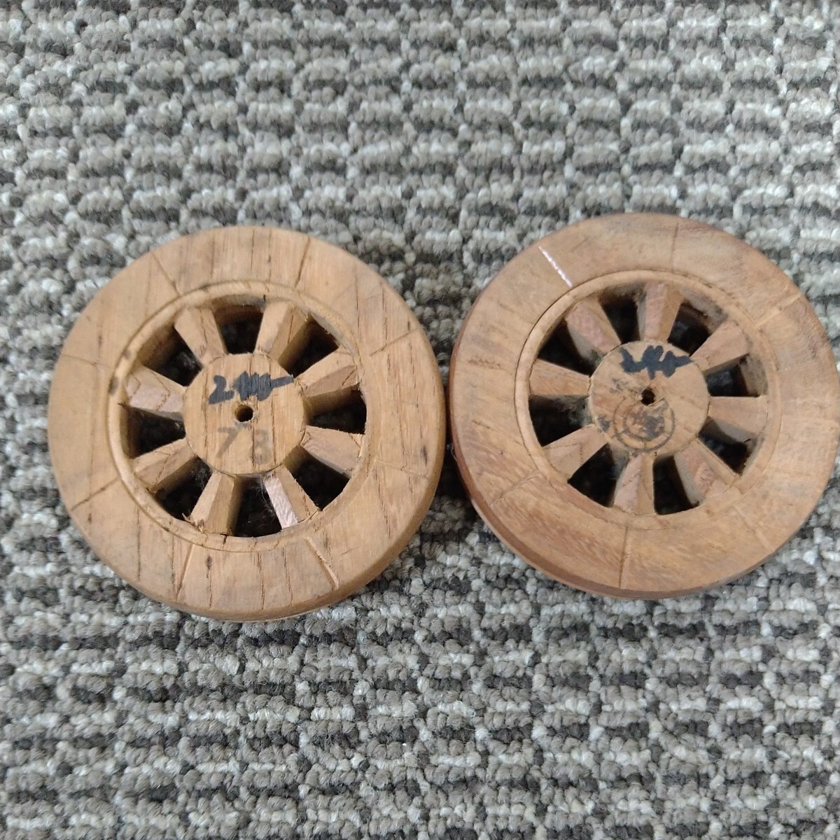 ジャンク品/長期保管品/メーカー不明/木製/壺車/ツボ車/墨壺/直径78mm長さ15mm/8本骨/2個セット拍卖