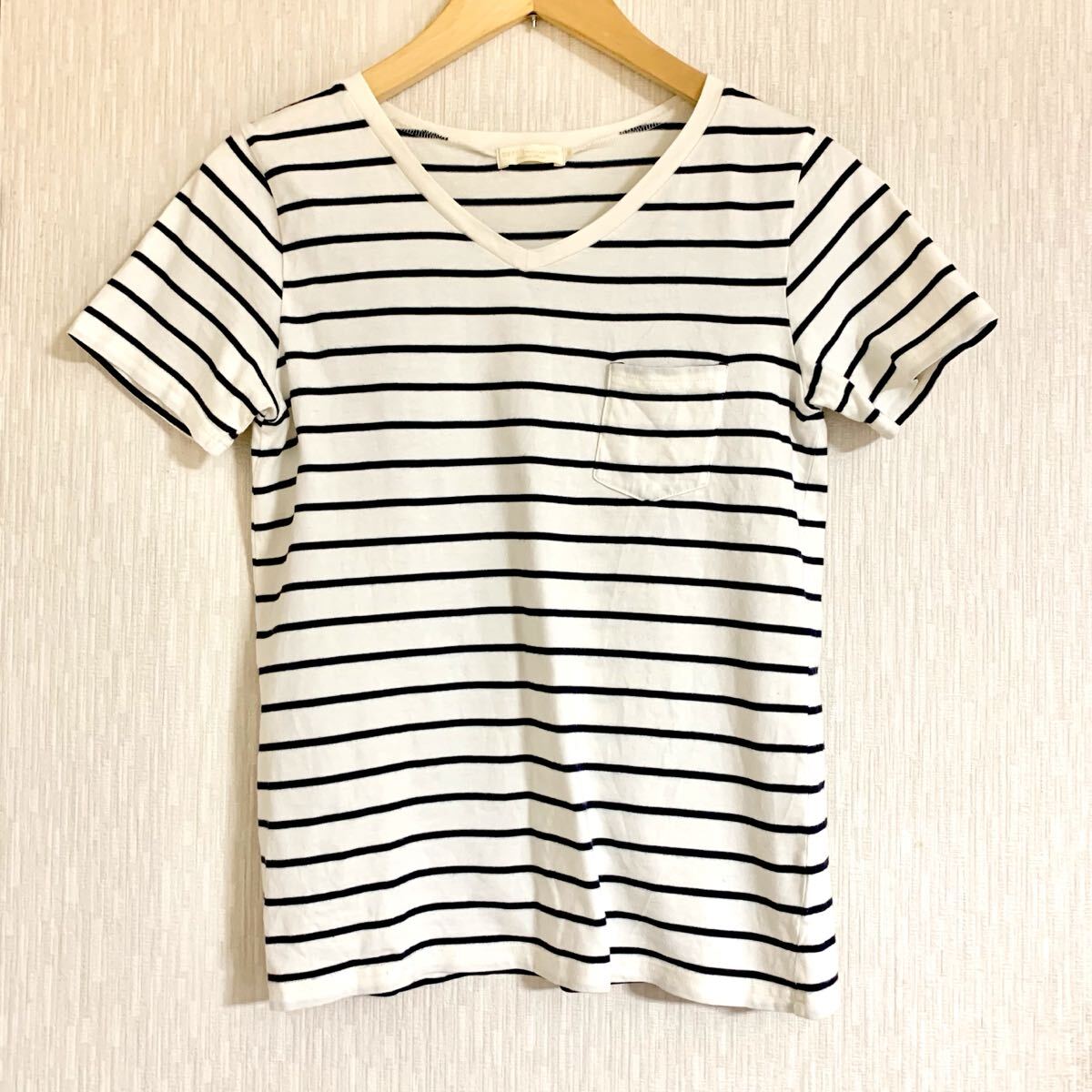 ボーダーコンパクト半袖Tシャツ Vネックモノトーントップス 白×黒 ホワイト コットン 綿 M ブラック トップス 横縞拍卖