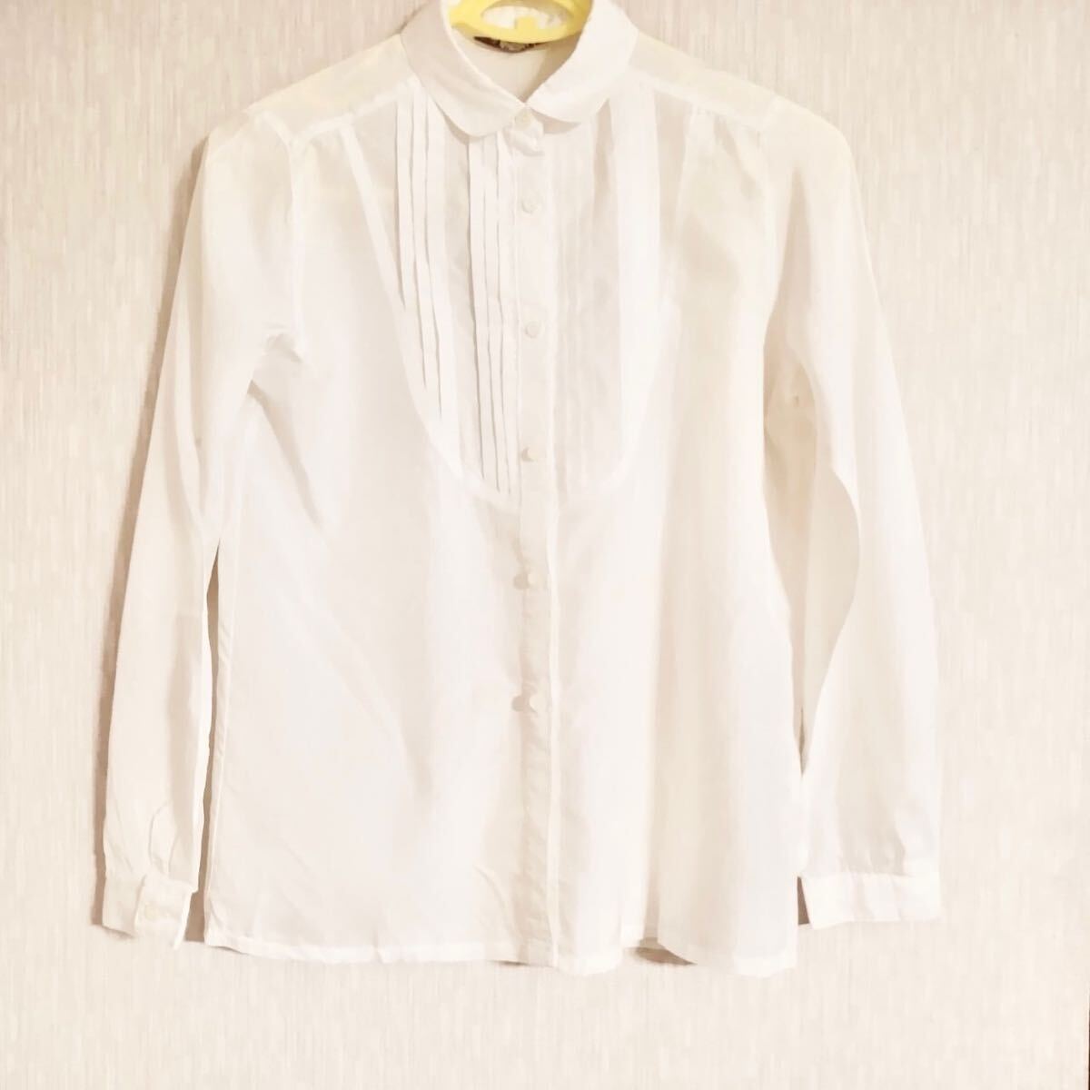 匿名配送 胸ヨーク衿つき無地長袖ブラウス ポリエステル 白 ホワイト丸衿シャツ トップス 長袖シャツ 無地拍卖