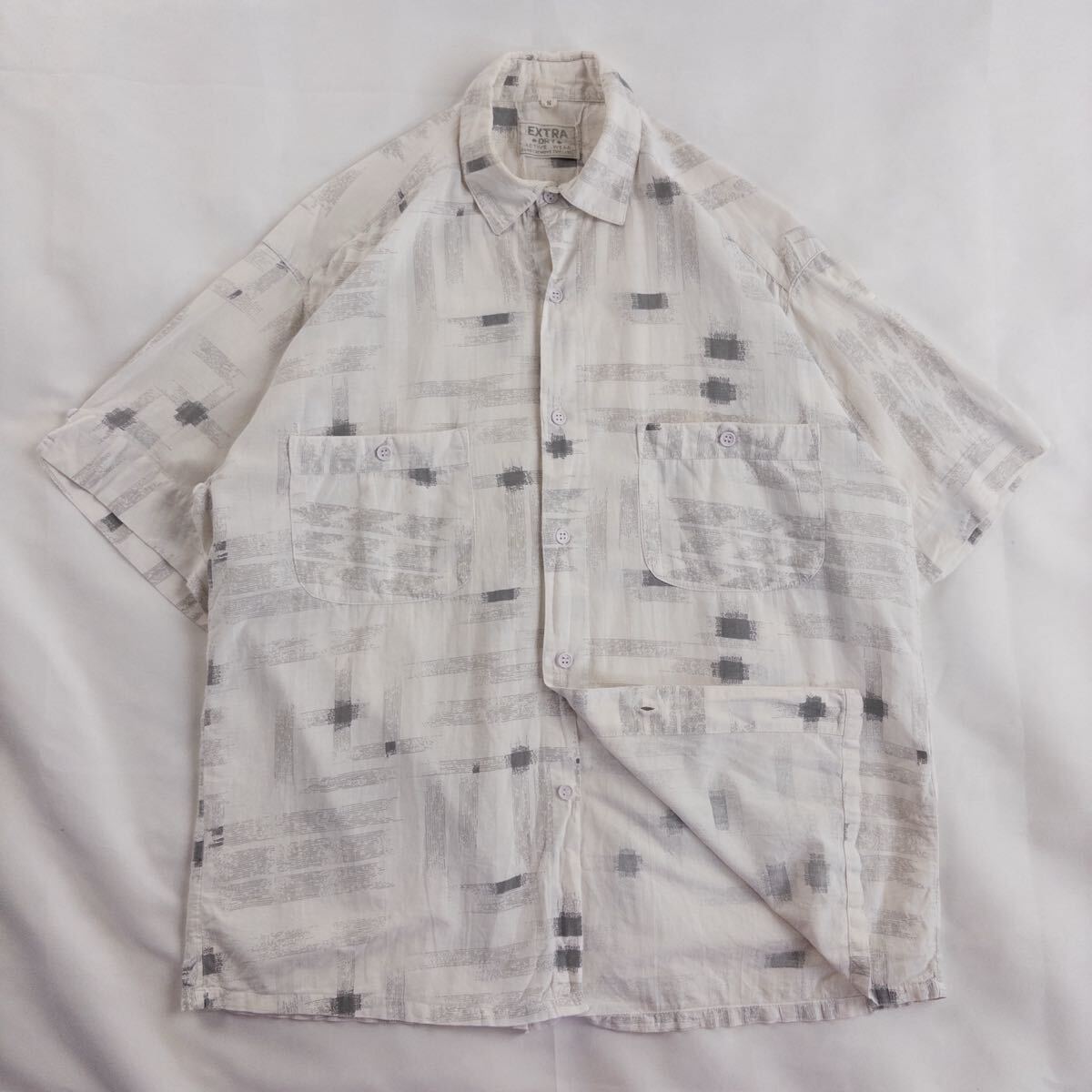 US Vintage 80s EXTRA DRY ACTIVE WEAR コットン 幾何学模様 アート 抽象 アトミック レトロ 総柄 デザインシャツ拍卖