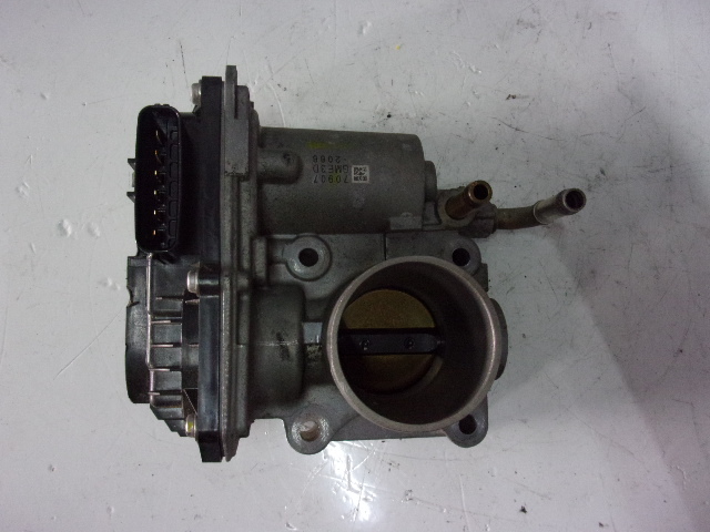 【2692】NBOXスラッシュ JF1 2017年式 S07A スロットルボディ 16400-5Z2-003 棚G3拍卖