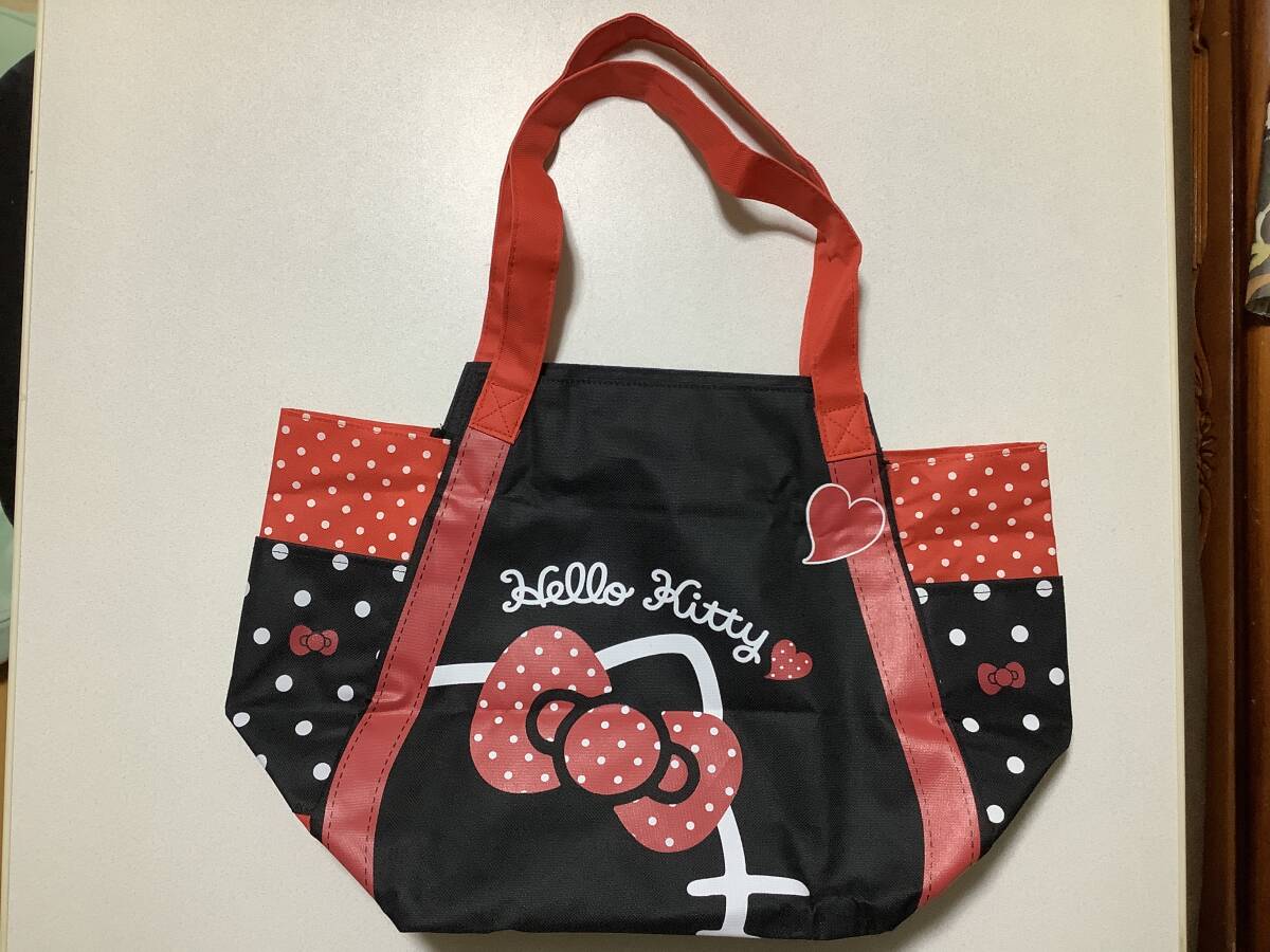 【未開封品・新品】ハローキティ トートバッグ 横35×マチ18×高さ35(約・㎝)2リットルのペットボトル6本がスッポリ入るサイズ拍卖