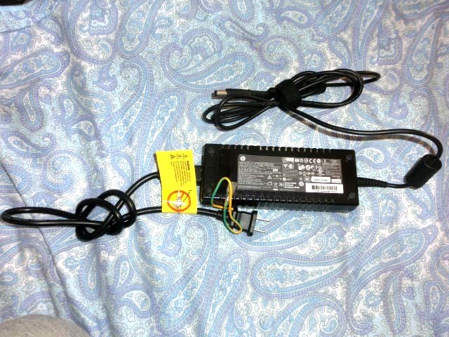 ★8300US専用 ACアダプター★19.5V 6.9A★動作確認済★拍卖