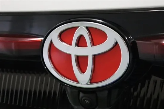 《クラウンクロスオーバー》【アウトレット価格】クラウンクロスオーバー リアエンブレムインナーシート(ブラックカーボンシート) 拍卖