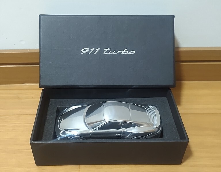 ポルシェ911ターボ(991前期型)ペーパーウエイトメタルカー 未使用箱付拍卖