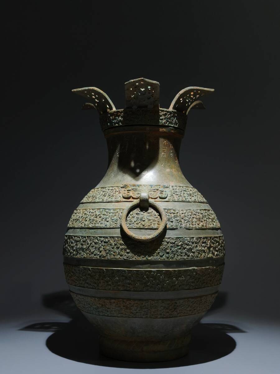 旧家供養品 春秋時代 青銅器 羽紋 蓮花壷 酒器 副葬品 器物 皿器 古銅 造型精美 極細工 置物擺件 古美術品 古董品 旧家蔵出 蔵友館蔵品拍卖