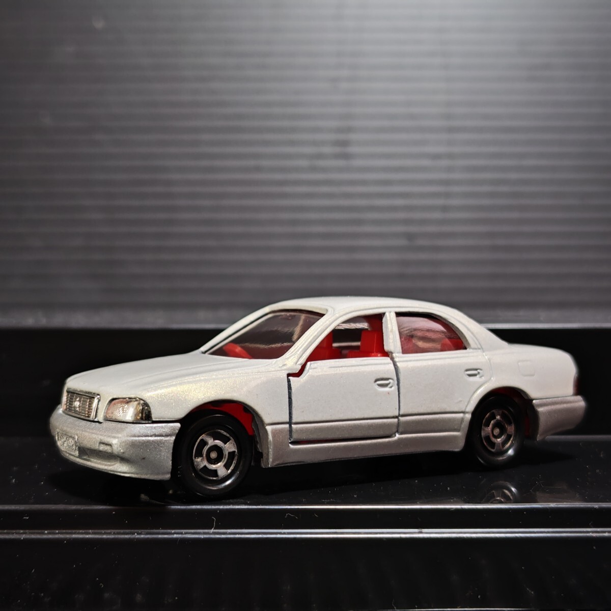 トミカ トヨタ クラウン マジェスタ 1/64 箱無し 長期暗室保管品 ビンテージ ミニカー拍卖