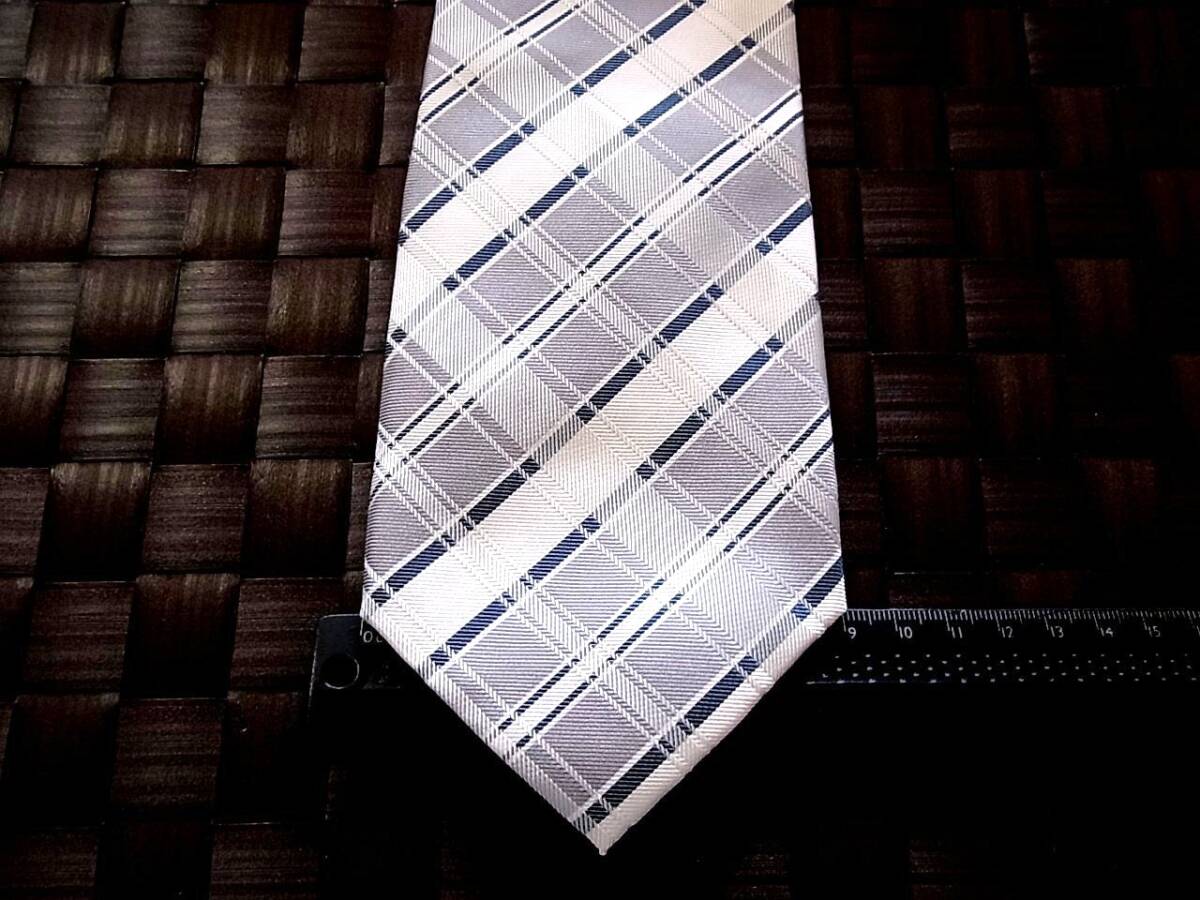 【特選】2243 美品【人気の細ナロータイ】メイル&コー「MALE&Co.」(メール&コー)ネクタイ・シルク100%■202504拍卖