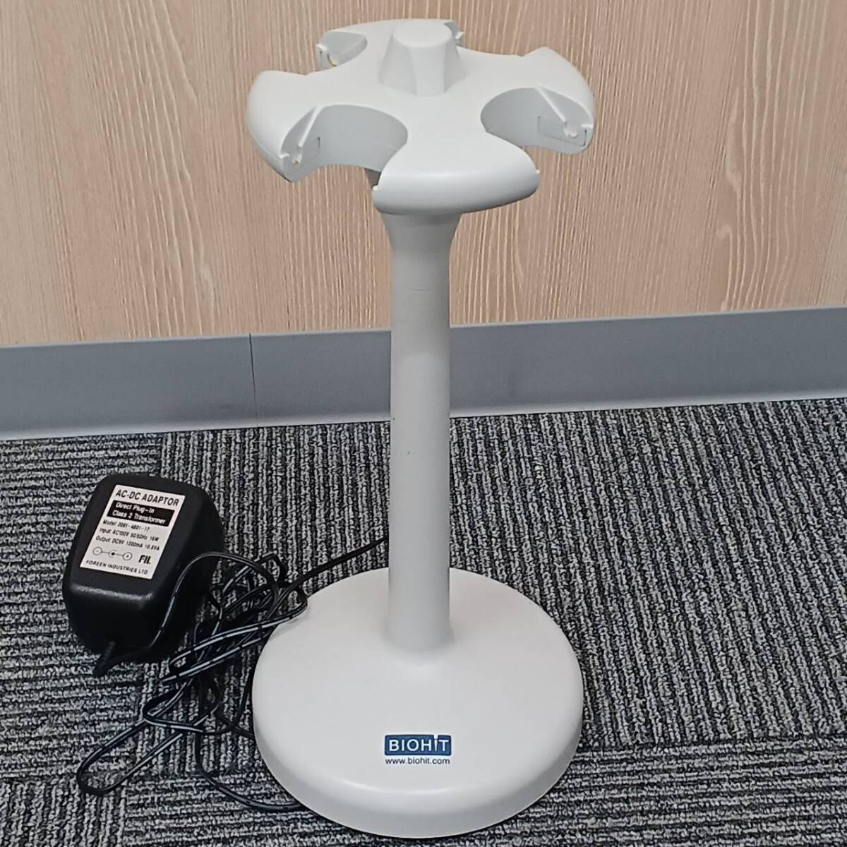 BIOHIT バイオヒット ピペットチャージャースタンド 4本用 回転式 中古品 ピペットスタンド 充電ホルダー 中古品拍卖
