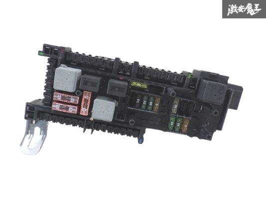 【実働外し!!】 メルセデスベンツ 純正 W204 Cクラス ヒューズボックス 2049060105 トランク内? 電装品 即納 棚4-2-D拍卖
