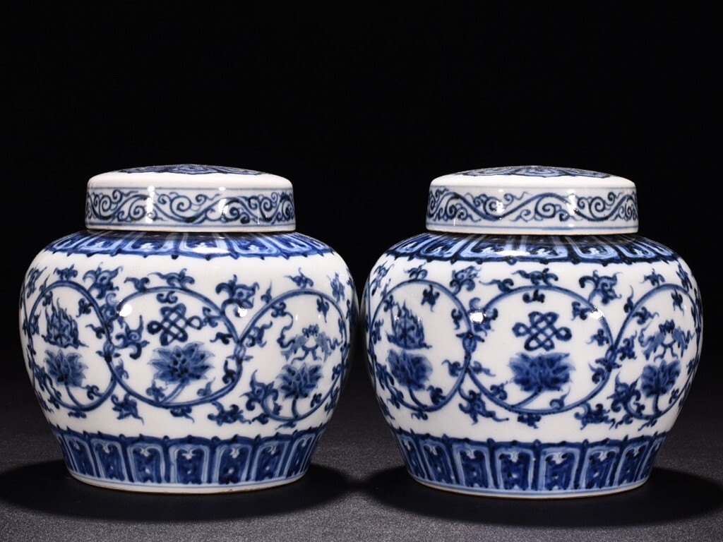 TA218■中国古玩 唐物 明宣徳青花蓮托八寶紋蓋2個 時代物 極上品■拍卖