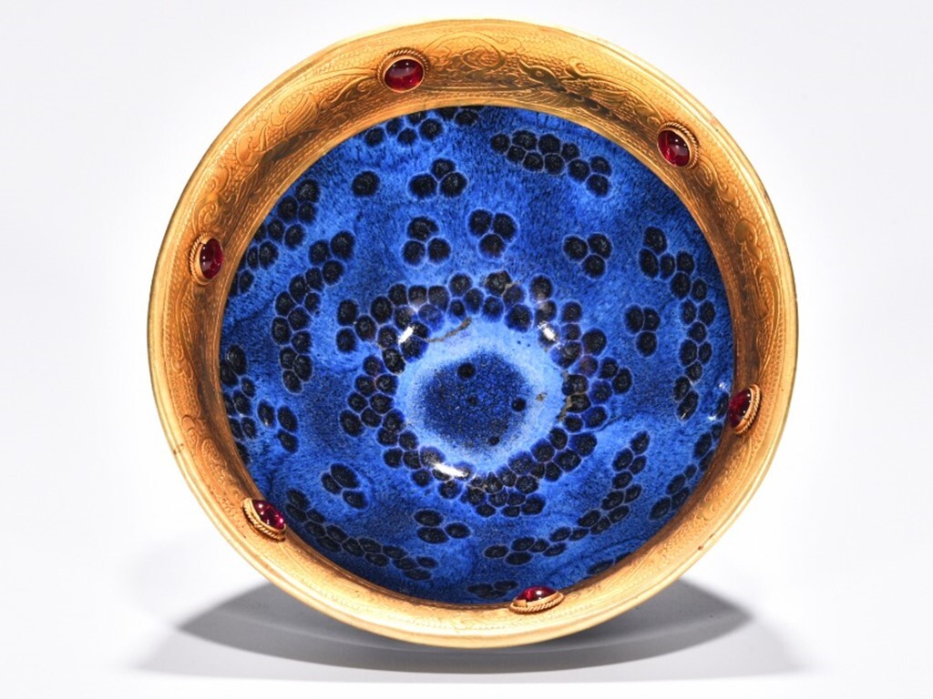 TA384■中国古玩 唐物 宋時代 建窯曜変藍釉天目盞 溜金嵌寶石 大宋明道款 時代物 極上品■高さ7.5cm・直径12.9cm■拍卖