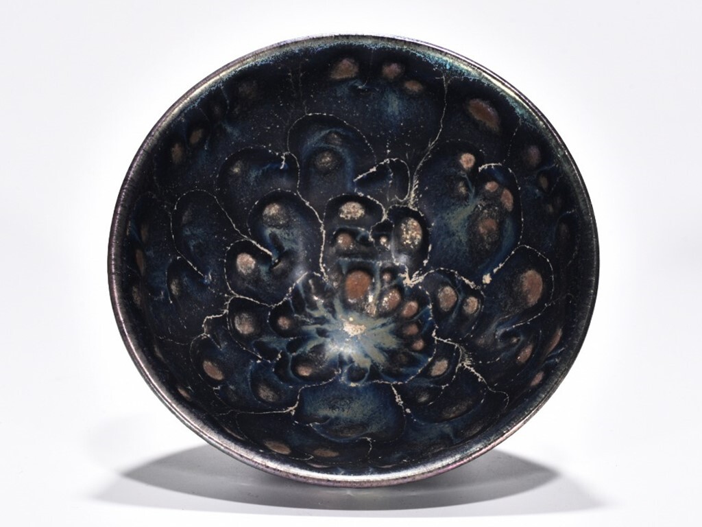 TA390■中国古玩 唐物 宋時代 建窯曜変七彩天目盞 溜金嵌寶石 東岳款 時代物 極上品■高さ7.2cm・直径13.2cm■拍卖