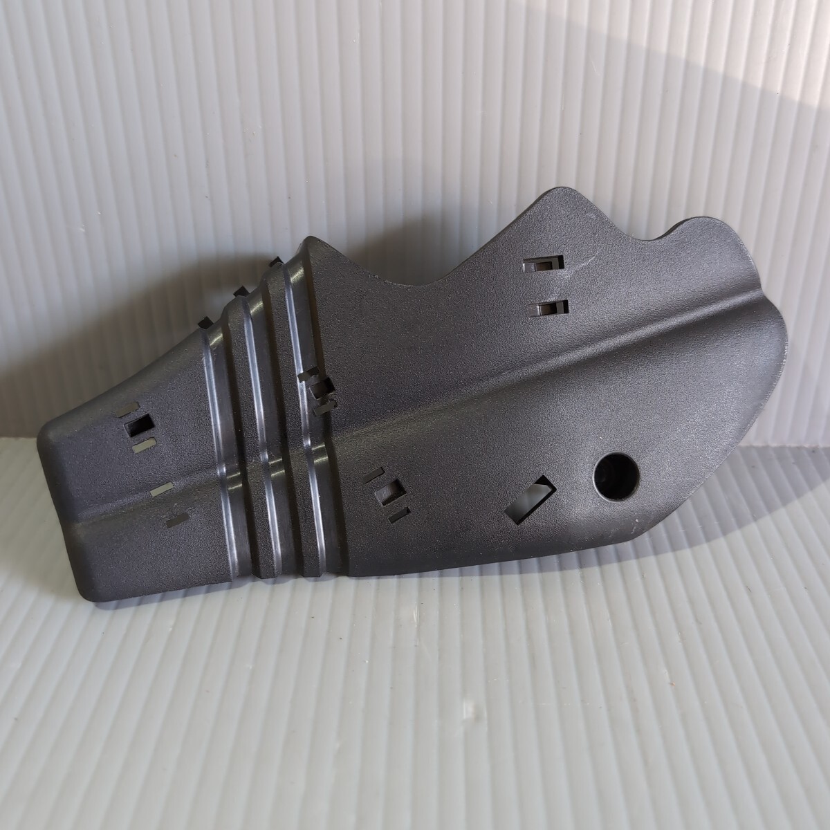 a99 ハーレー ハーネスカバー 刻印 69200402A PA66-T 中古品 送料込み拍卖