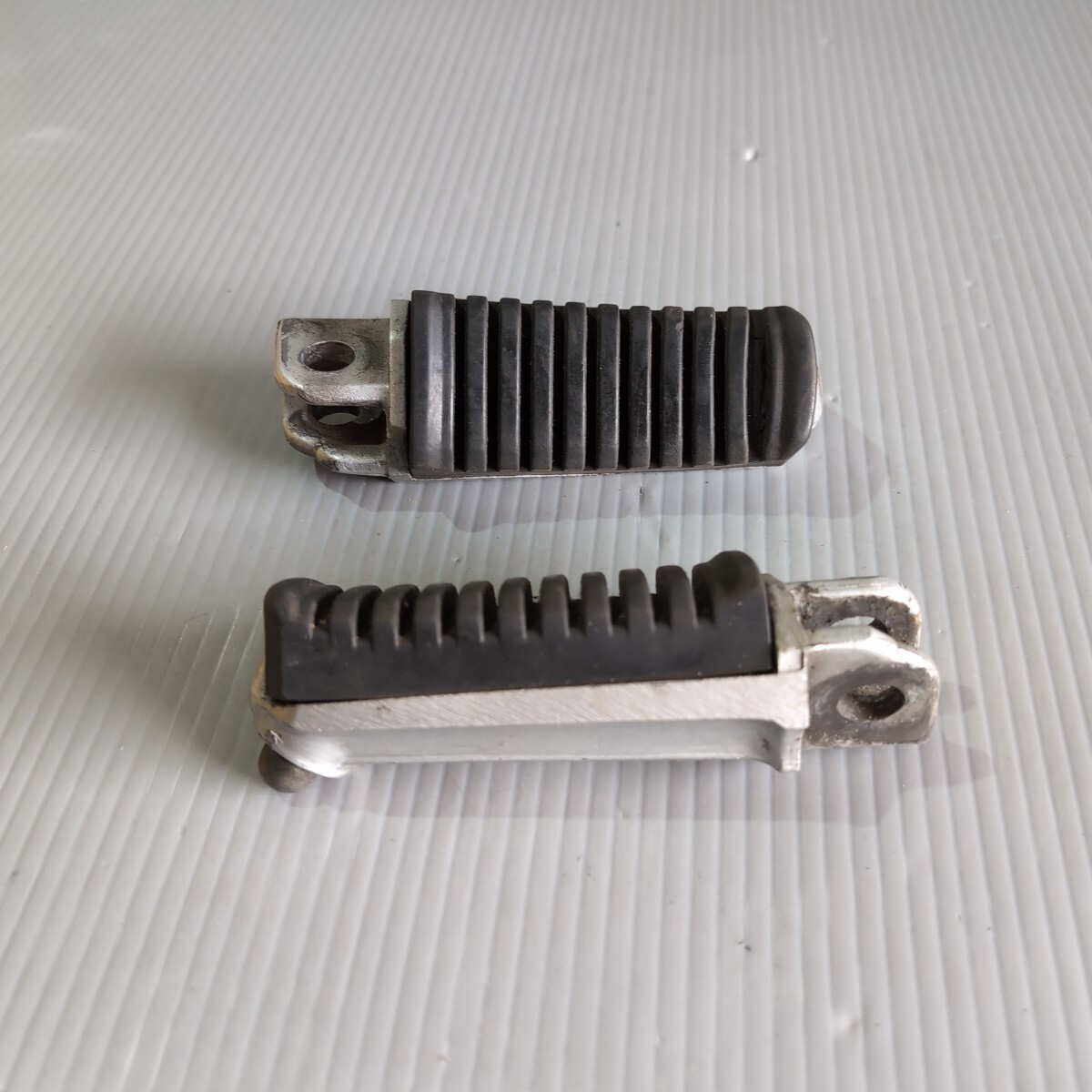 a101 バイク用 ステップ 左右セット 中古品 送料込み 適合車種不明 メーカー不明 刻印 R1 L1拍卖