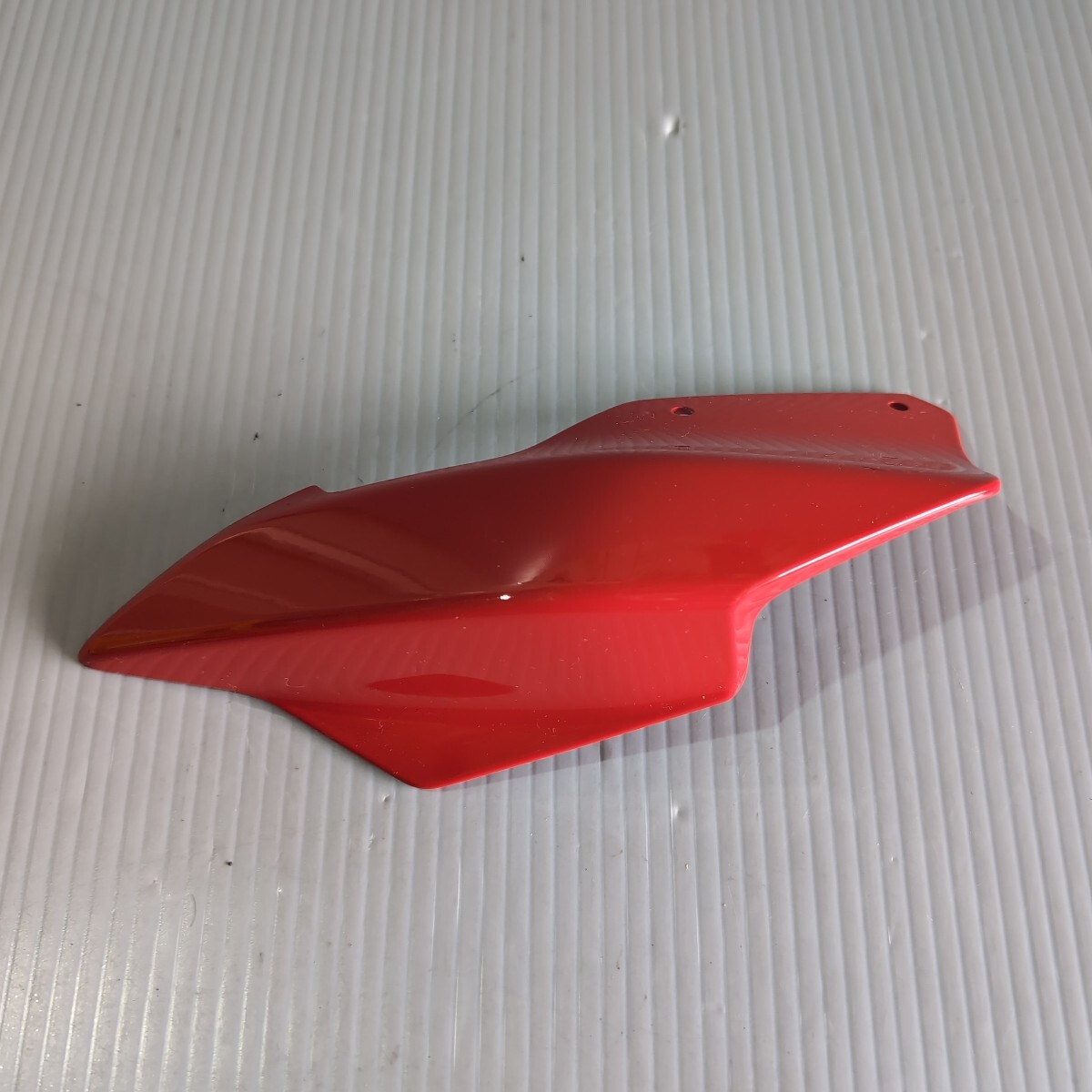 a102 ドゥカティ純正 カウル テールカウル サイドカウル 赤色 中古品(多分新車外し)送料込み 適合車種不明 使用箇所不明拍卖