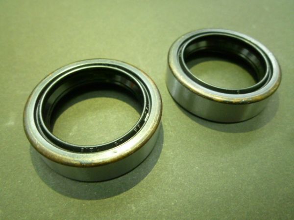 初期型 RZ250(4L3) 32Φフロントフォークオイルシ-ル2個RZ350(4U0) 純正互換品 オーバーホール 4L02314500 4L0-23145-00 4L0-W2312-00拍卖