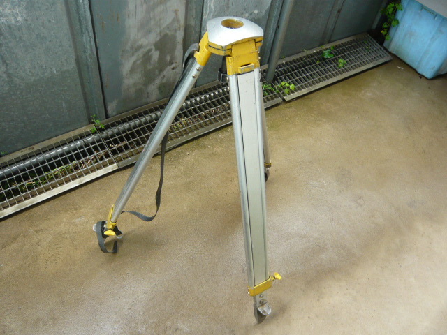 A198◆レベル三脚 アルミ三脚 測定器 三脚 スタンド 測量用三脚 測量用品 工事 土木建築建設現場◆中古◆O拍卖