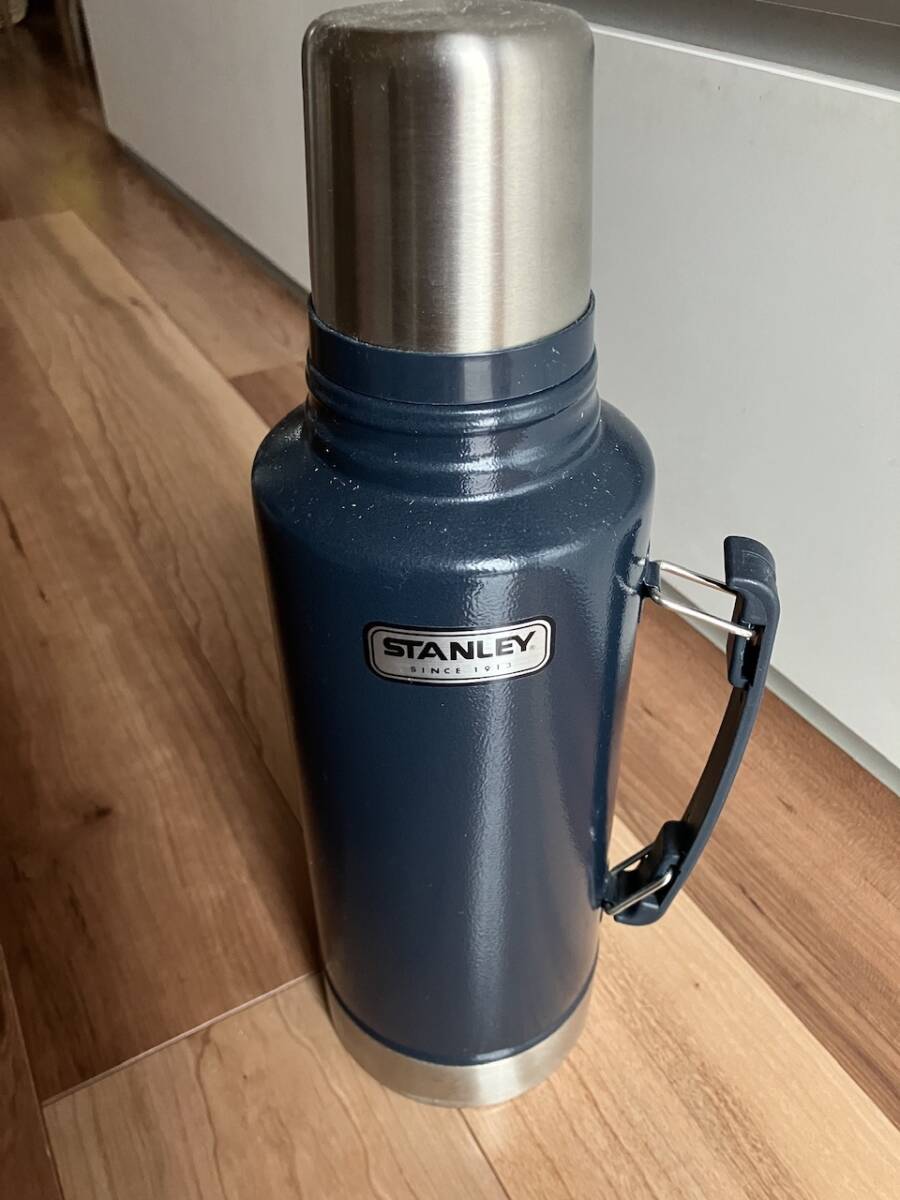 STANLEYスタンレーステンレスボトル1.9Lほぼ未使用紺色廃盤品拍卖