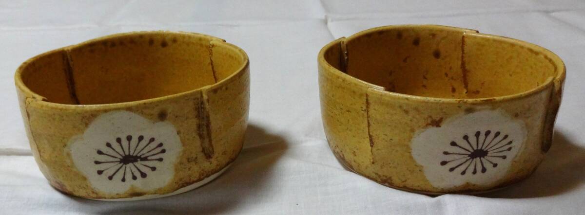 中古!中と表に梅模様が描かれた洒落た黄土色の小鉢2個拍卖