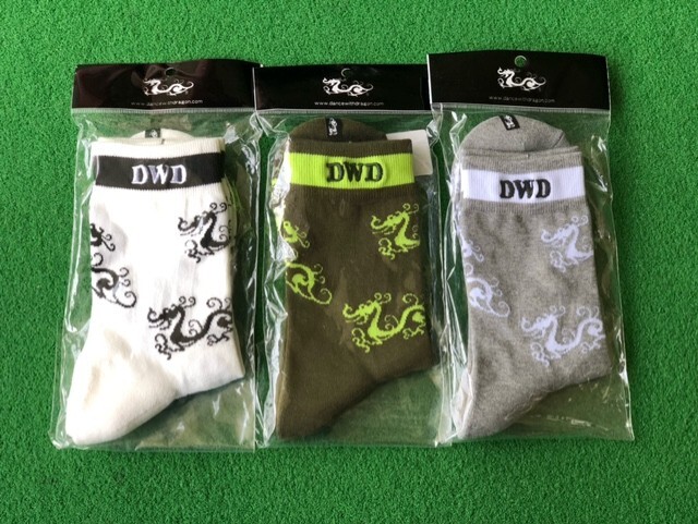 【25-g074】☆ 送料無料 新品 ☆ DanceWithDragon ダンスウィズドラゴン ☆ ロゴアメリカンソックス3足セット 男性用 ☆拍卖
