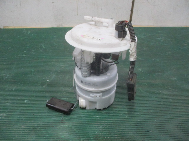 シトロエン C4 ピカソ ABA-B585F02P フューエルポンプ 702701790拍卖