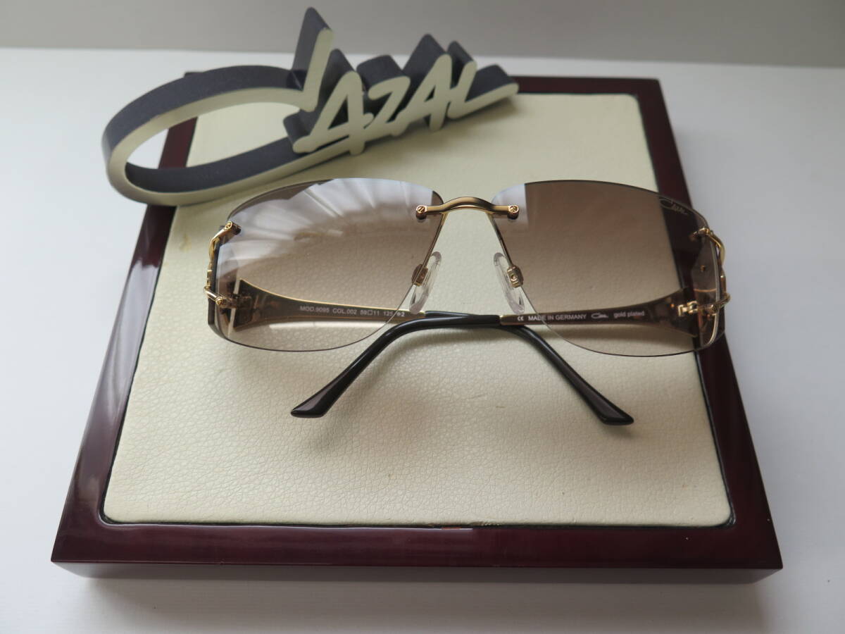 1-7 未使用展示品 CAZAL カザール 9095 サングラス ケース付き ドイツ製 59口11 125 可視光線透過率:35% 紫外線透過率:1.0%以下拍卖